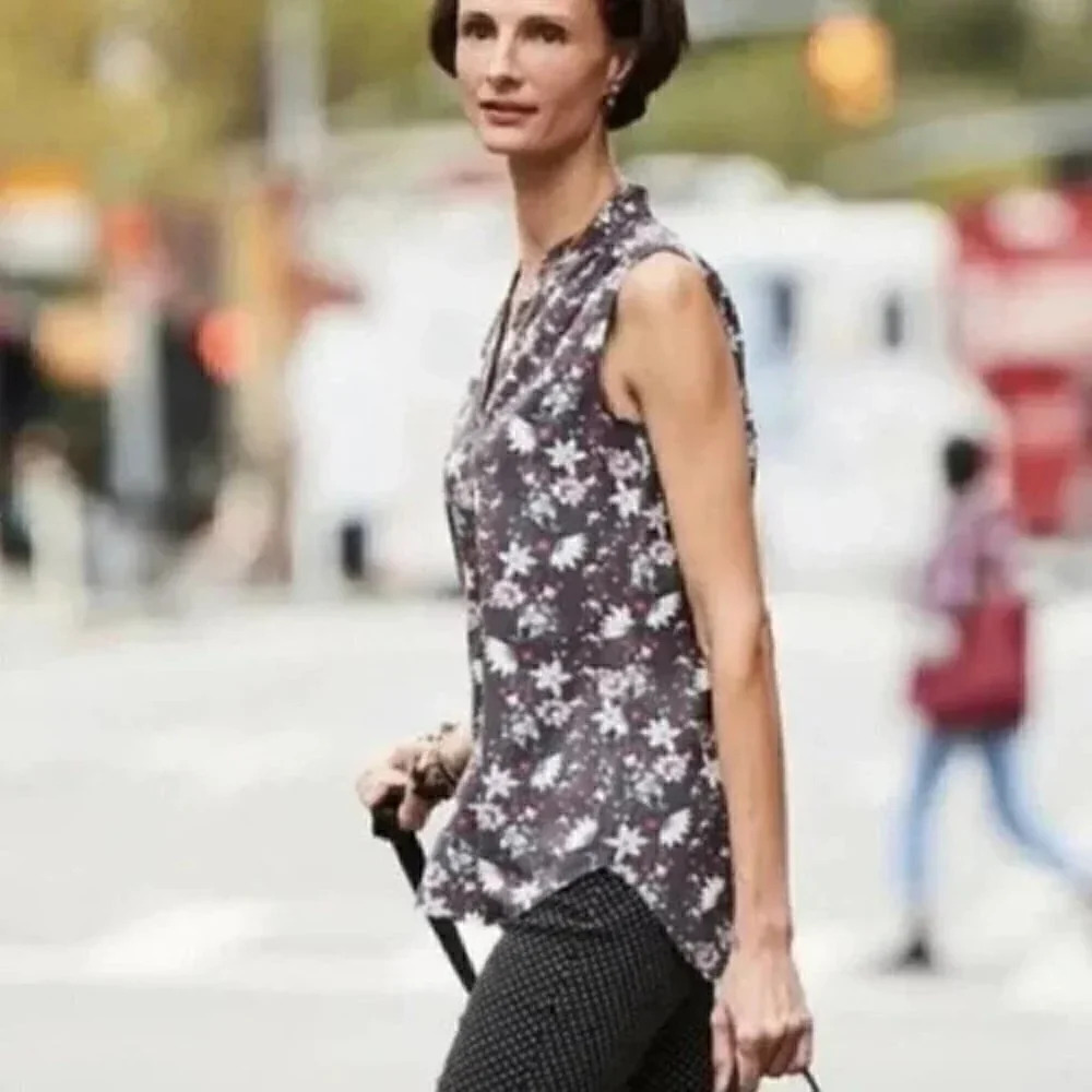 CAbi Sleeveless Top Fiesta Floral Size Small Contemporary Festive Size S